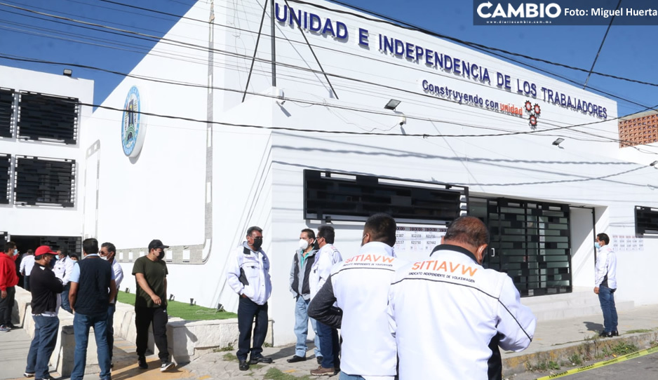 Trabajadores de Volkswagen acuden a votar para legitimar el aumento salarial histórico del 11% (VIDEO)