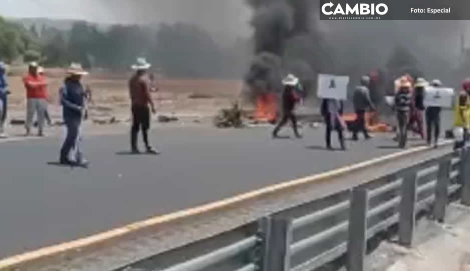 Pobladores de Palmar de Bravo bloquea la autopista Puebla-Orizaba; va más de tres horas cerrada (VIDEO)