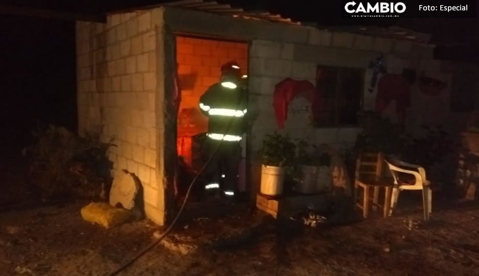 Explota tanque de gas LP en una vivienda de Tecamachalco; deja un hombre con quemaduras (VIDEO)