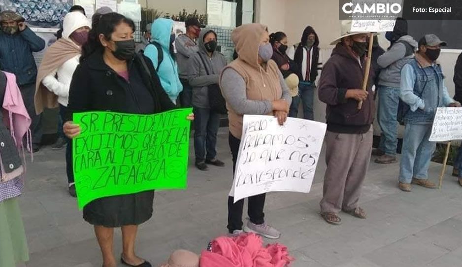 Cierran instalaciones de Presidencia municipal de Tlacotepec; exigen término obras inconclusas