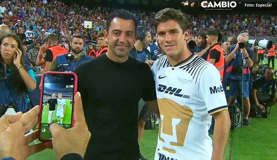 Jugadores de Pumas hicieron fila para tomarse foto con Xavi (VIDEO)