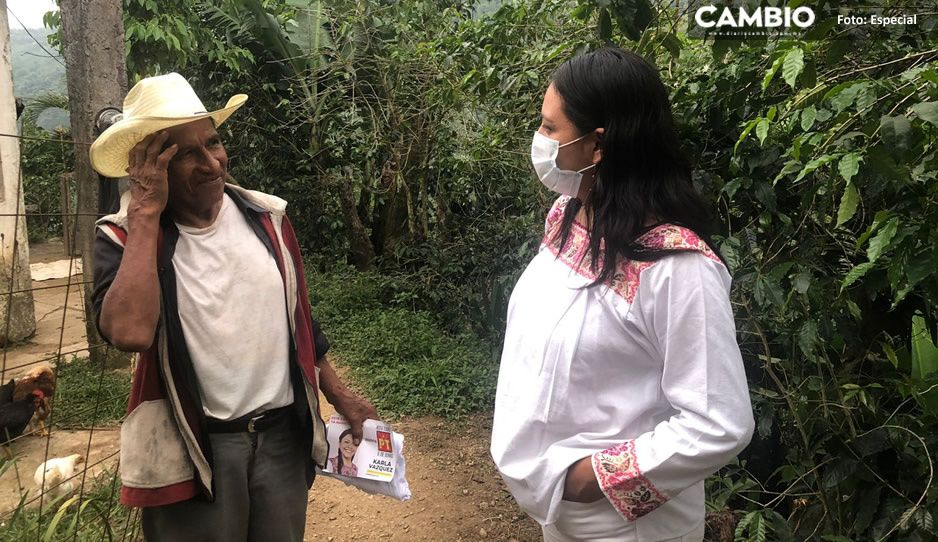 Karla Vázquez visita comunidades lejanas de Tlatlauquitepec; es bien recibida por pobladores