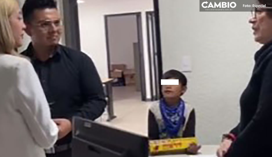 &#039;¿Quieren un mazapán?&#039; Así es como un pequeño vendedor de dulces interrumpe boda (VIDEO)