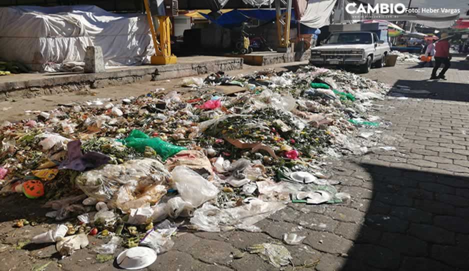 VIDEO: Calles de Tehuacán lucen repletas de basura tras 48 horas de bloqueo a relleno sanitario