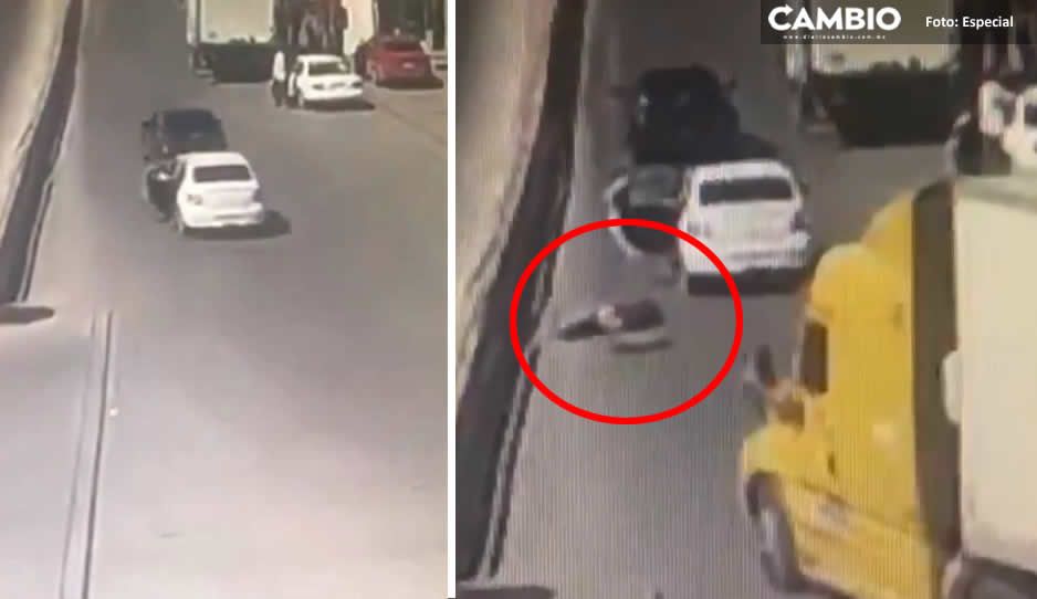 VIDEO: Mujer se avienta de auto para evitar secuestro ¡Casi muere atropellada!