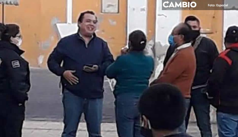 Covidiota en potencia: Artemio Caballero pasea sin cubrebocas por Tehuacán
