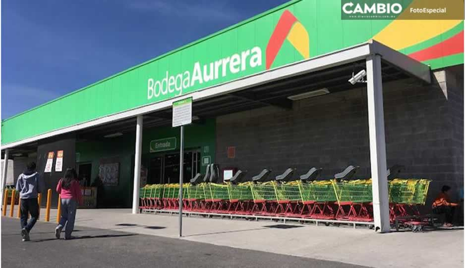 Roban auto de empleado en pleno estacionamiento de Bodega Aurrerá de Castillotla