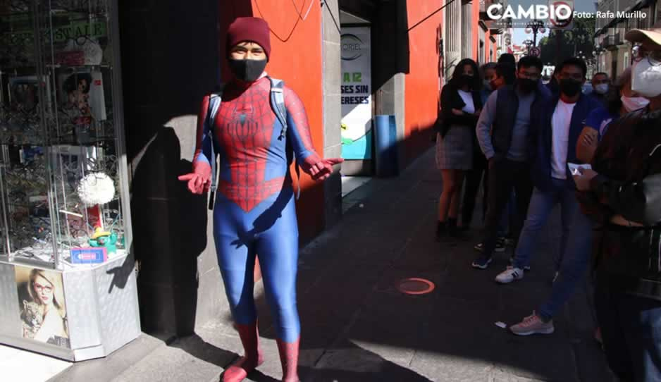 Poblanos se disfrazan de Spiderman para ir a la premier de la movie en Cinemex (FOTOS y VIDEO)