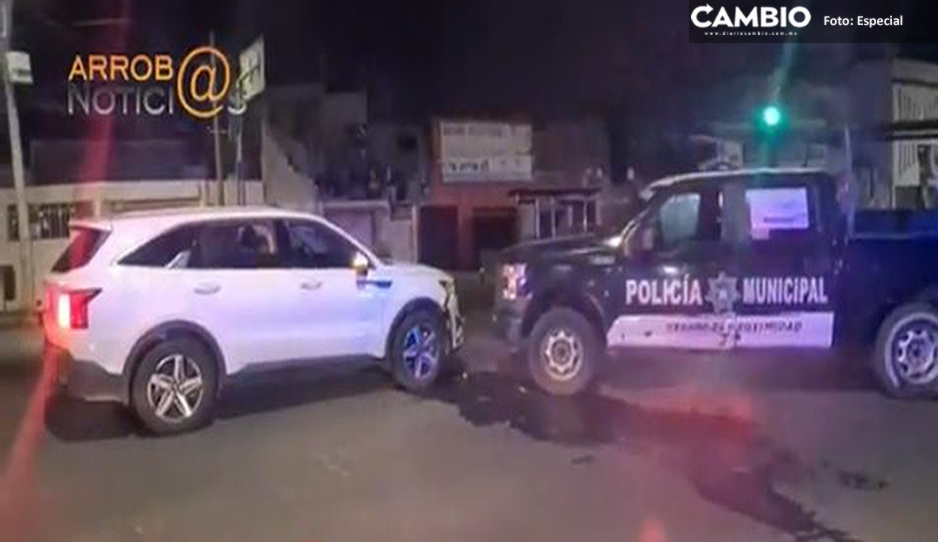 Patrulla de Lalo se pasa el alto y choca vs camioneta en la Diagonal Defensores