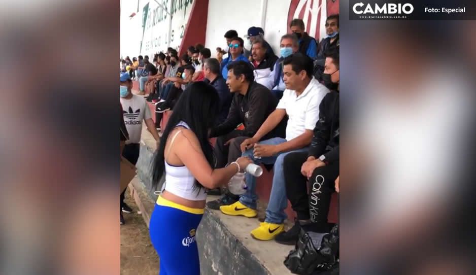 ¡Hasta con chelas y edecanes! Hacen partidos de futbol en Metepec en pleno contagiadero COVID