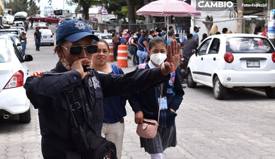 Tránsito Municipal y Protección Civil Huauchinango resguardan las zonas escolares