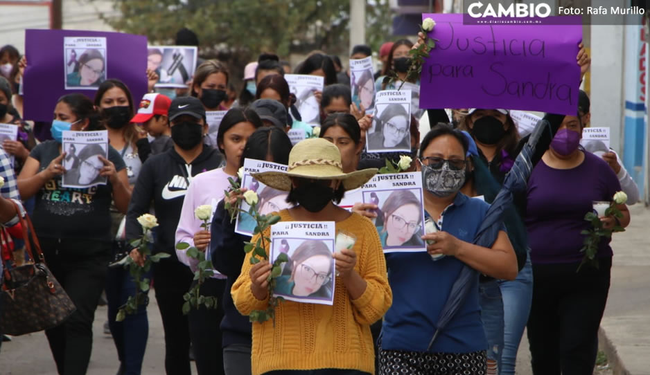 VIDEO: Con marcha en silencio, exigen justicia por feminicidio de Sandra en Amozoc