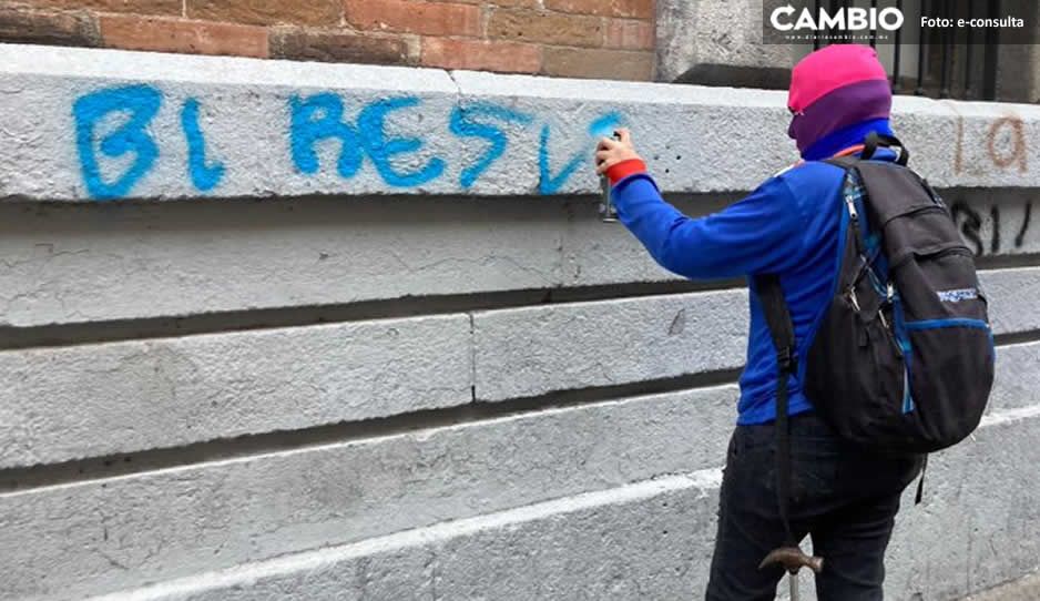 ¡Con manifestación y pintas! Feministas apoya a comunidad LGTB+ en Puebla
