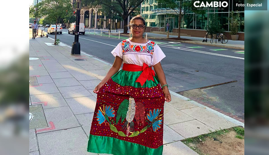 Mexicana vestida de “China Poblana” viaja a Washington para ver a AMLO  (VIDEO)