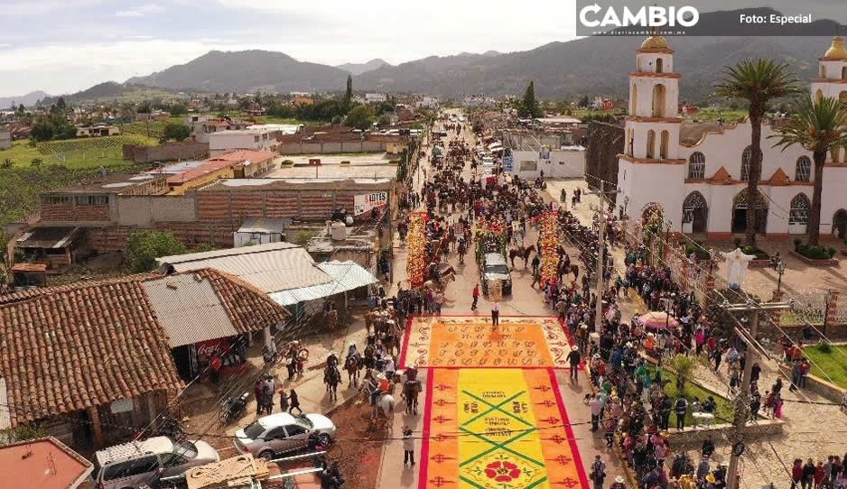 En Chignahuapan realizan la cabalgata en honor a Santiago Apóstol con la participación de mil jinetes (FOTOS)