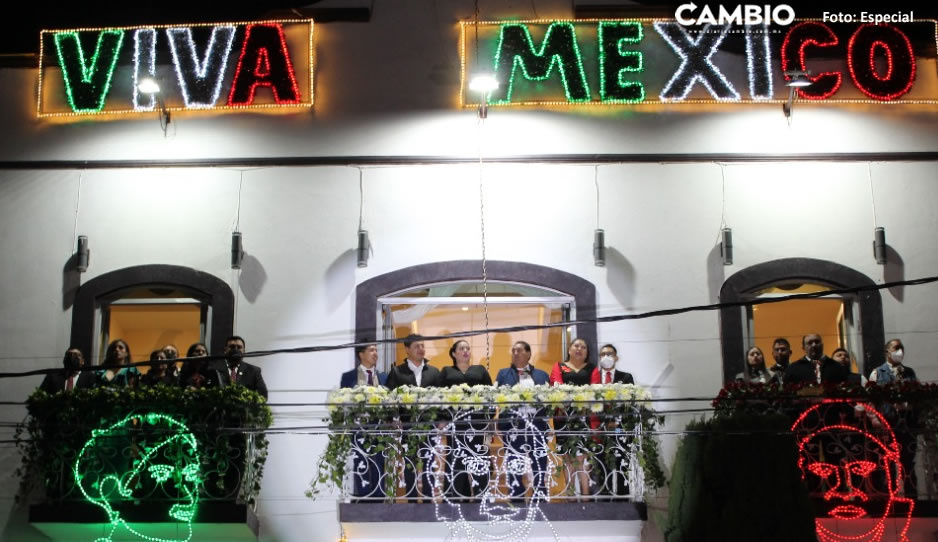 Encabeza Mario de la Rosa Grito de Independencia en Amozoc