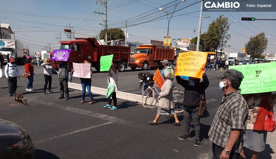 Trabajadores de junta auxiliar de Xochimehuacan se lanzan vs Claudia; acusan despido injustificado