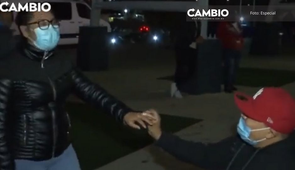 &iexcl;S&iacute; hubo ganador del Puebla vs Cruz Azul! Le pide matrimonio despu&eacute;s del partido y esta fue su reacci&oacute;n (VIDEO)
