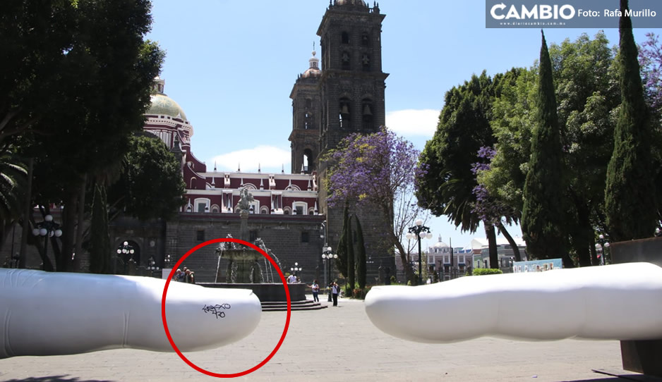 Le duró el gusto dos semanas a Lalo; ya vandalizaron escultura de José Rivelino en el Zócalo (VIDEO)