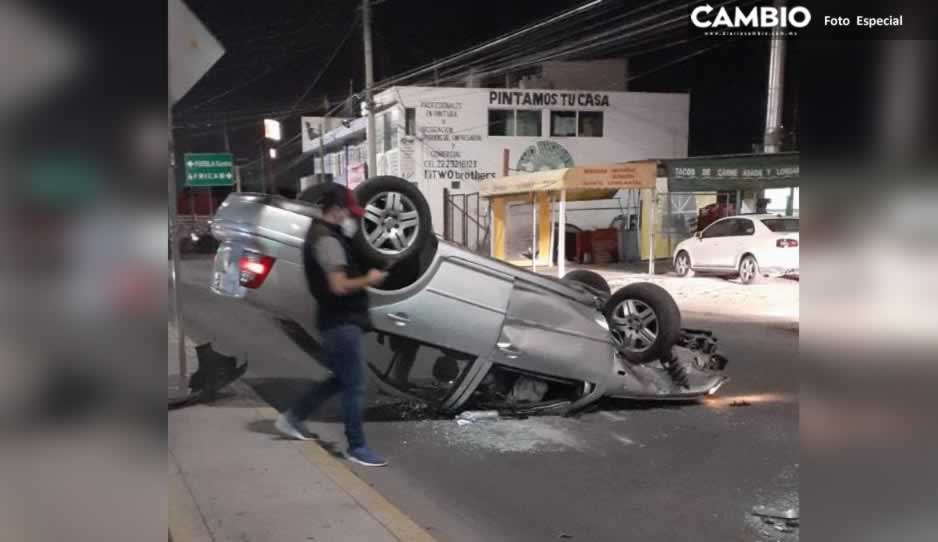 Conductor a exceso de velocidad pierde el control y vuelcan en Boulevard La Fragua