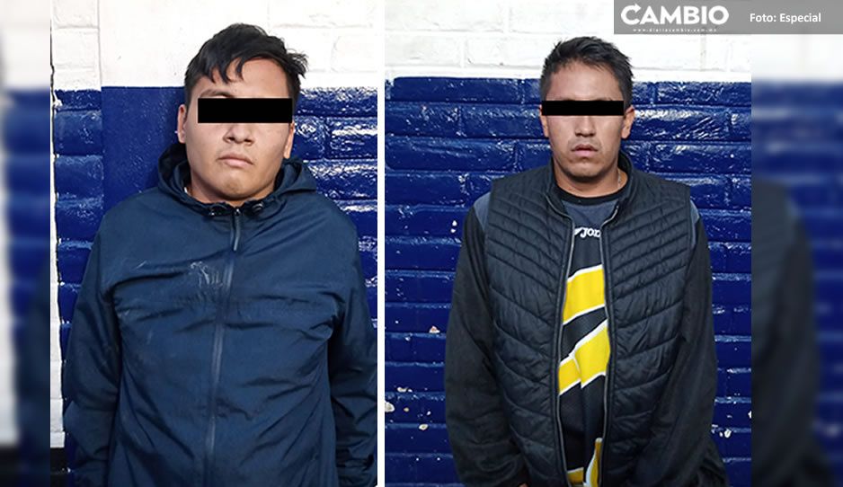Detienen a dos hombres por asaltar con pistola de juguete y navaja en Tehuacán