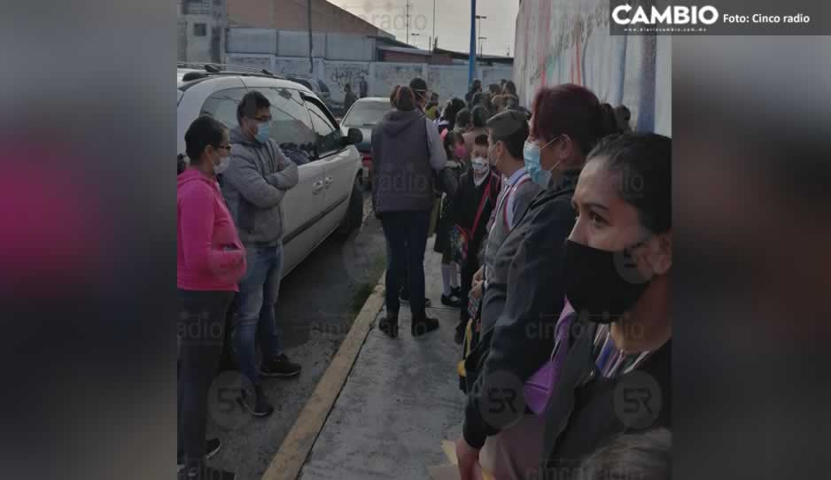 Niegan entrada a alumnos de la primaria Margarita Maza de Juárez por no pagar cuota escolar