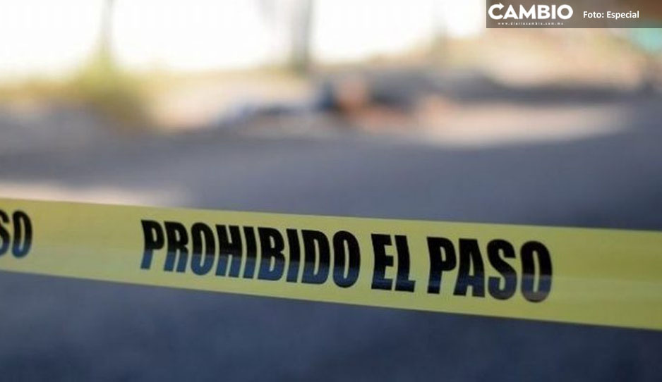 ¡Fatal accidente! Joven motociclista pierde la vida tras impactarse contra un auto en Acatlán