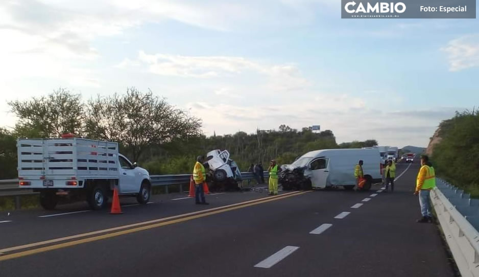 Choque entre dos camionetas deja tres personas muertas y tres lesionados en la Cuacnopalan-Oaxaca