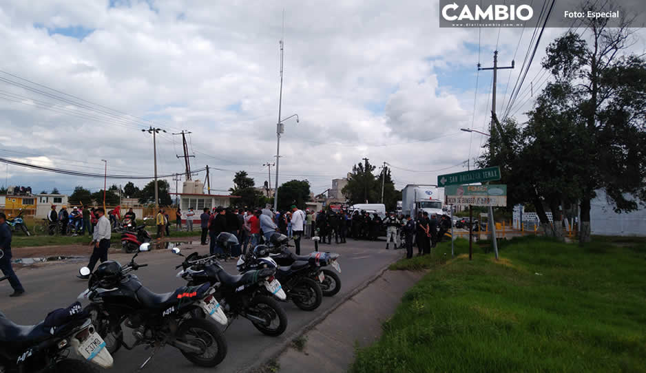 Ante el desabasto de agua que viven, vecinos de Temaxcalac amagan con cerrar la Puebla-México