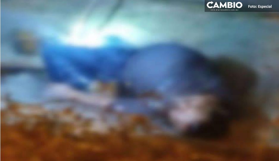 ¡Espeluznante! Hallan cadáver flotando en canal de aguas sucias en Tehuacán