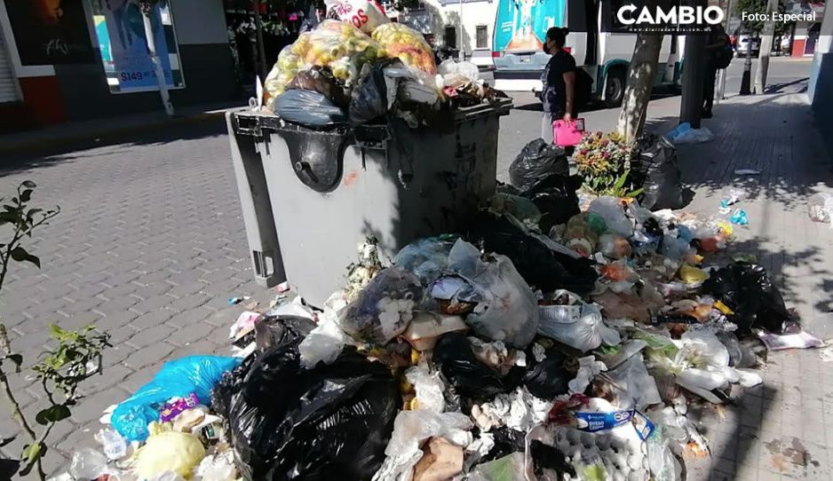 Por cuarta vez, Tehuacán amanece atascado de basura ante incumplimiento de pago (VIDEO)