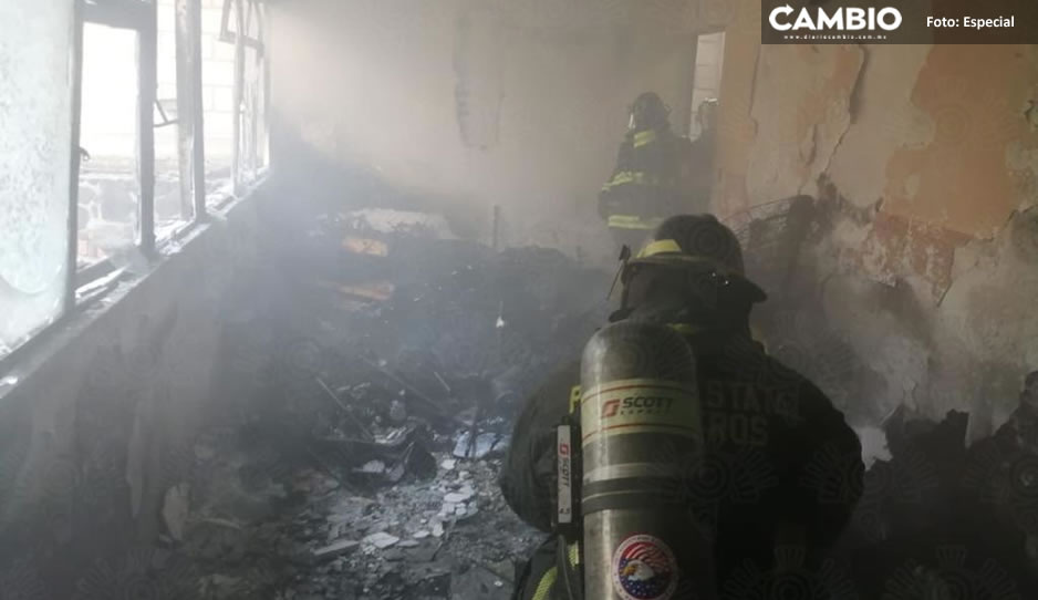 Sofocan aparatoso incendio al interior de departamento en La Paz (FOTOS)