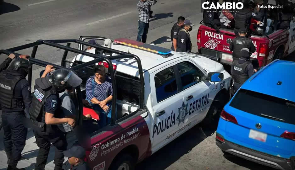 Detienen a ocho afuera del CIS por manifestarse y bloquear la Atlixcáyotl