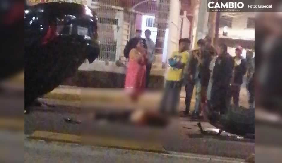 Muere mujer al volcar en Boulevard 5 de Mayo, salió proyectada del auto