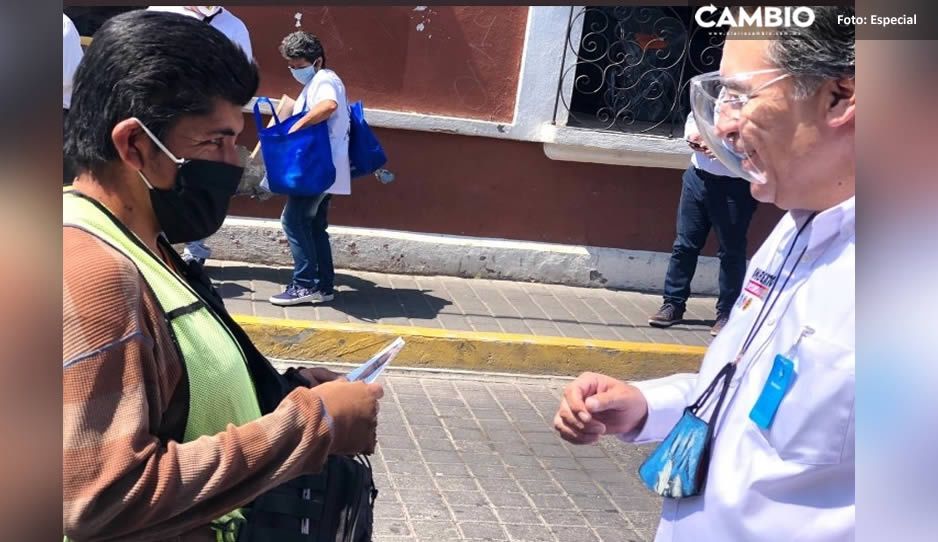 Humberto Aguilar inicia campaña al estilo covidiota: eventos masivos sin cubrebocas, pero con collar antiCovid  