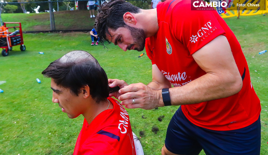 VIDEO: Así rapó el Pollo Briseño a los nuevos jugadores de Chivas