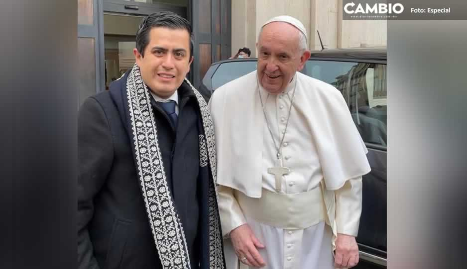 Edil de Chignahuapan roza el cielo literal: Lorenzo Rivera recibe la bendición del Papa Francisco