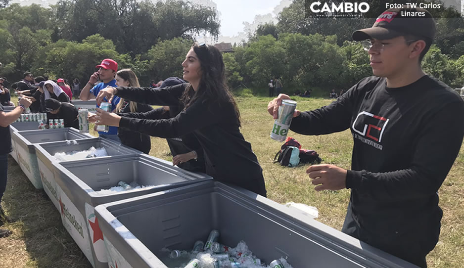 Heineken se pone la del Puebla y regala cervezas a asistentes del Tecate Comuna