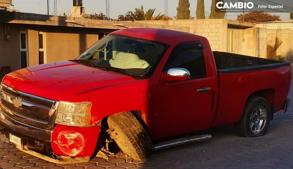 ¡Qué imprudente! Camioneta choca contra pared de una casa en Quecholac