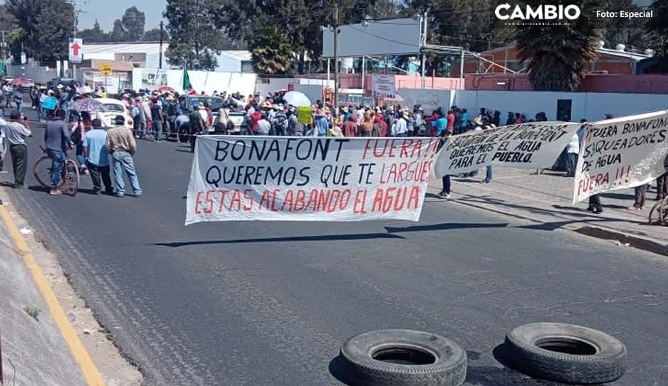 ¡Fuera Bonafont! Provocan sequias y comercializan nuestra agua; protestan vecinos de Zacatepec