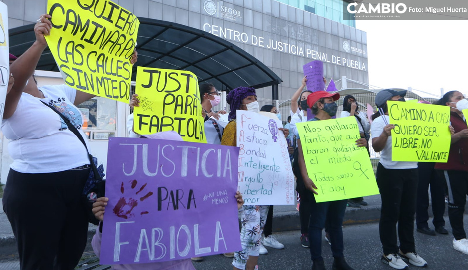 Vecinos de Coatepec se manifiestan frente al Centro de Justicia tras intento de levantón de Fabiola