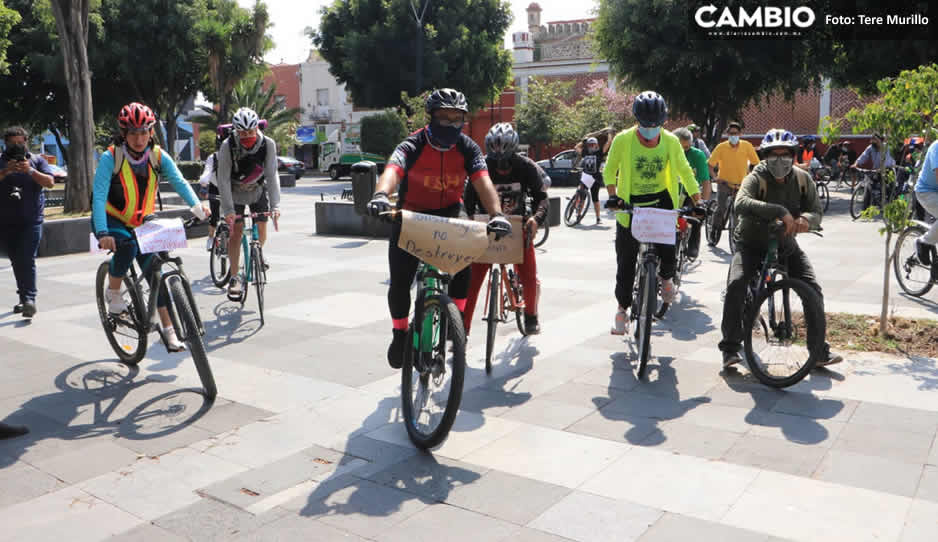 VIDEO: Ciclistas realizan minimanifestación para impedir retiro de ciclovía Hermanos Serdán