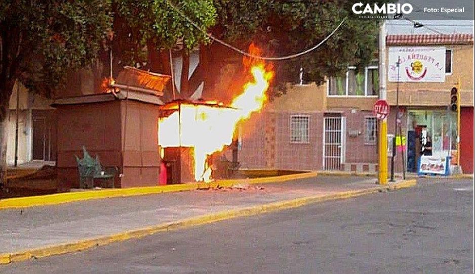 ¡Se le queman los esquites! Arde en llamas caseta de Xonaca (FOTOS)