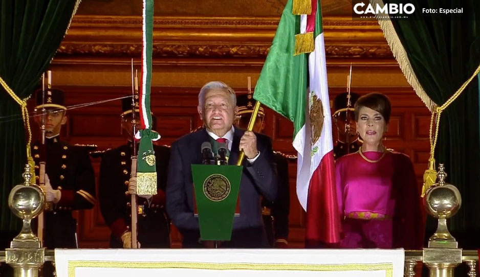 ¡Viva la libertad!, ¡Viva la paz!, ¡Muera la corrupción!, así fue el grito de López Obrador ante miles de mexicanos en el Zócalo
