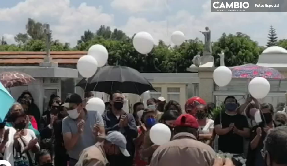 Entre aplausos y globos blancos; dan sepultura a Santi, niño aplastado por un árbol en el Centro (VIDEO)