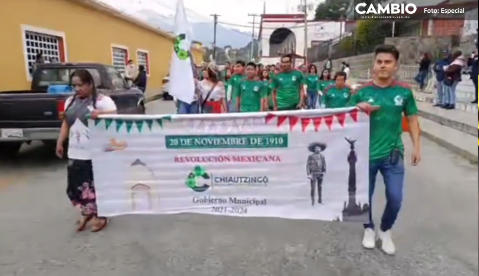 Ayuntamiento de Chiautzingo organiza desfile Conmemorativo de la Revolución con uniformes de la Selección Mexicana