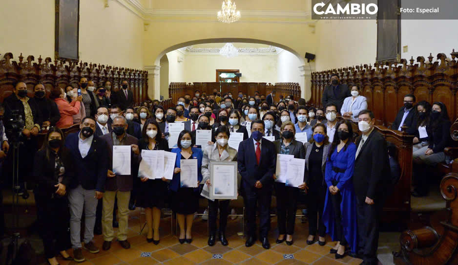 Entrega la rectora Lilia Cedillo Premio Ceneval al Desempeño de Excelencia-EGEL a 70 egresados de la BUAP (FOTOS)