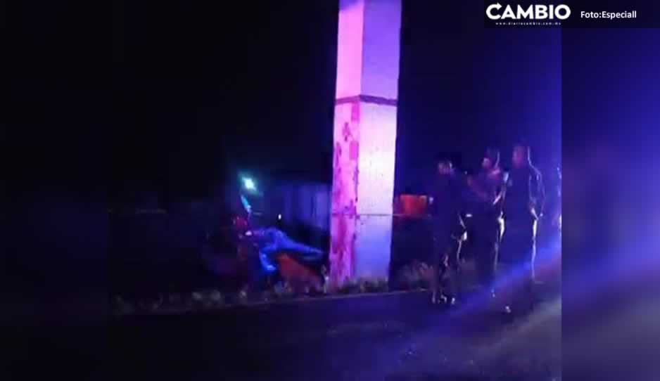 Taxista muere tras chocar contra muro y volcar su auto en Atlixco