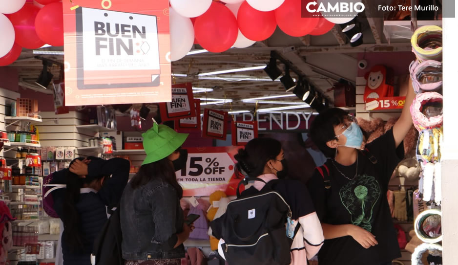 FOTOS: Poblanos atiborran centros comerciales por ofertas del Buen Fin