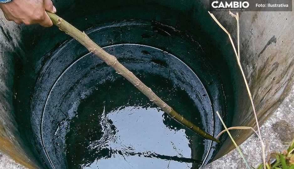 Denuncian pozo de agua contaminado de petróleo en Venustiano Carranza